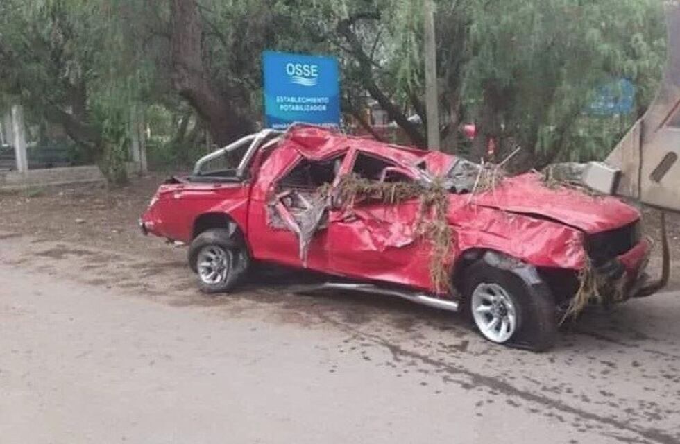 Creciente arrastró a una camioneta y una familia se salvó de milagro