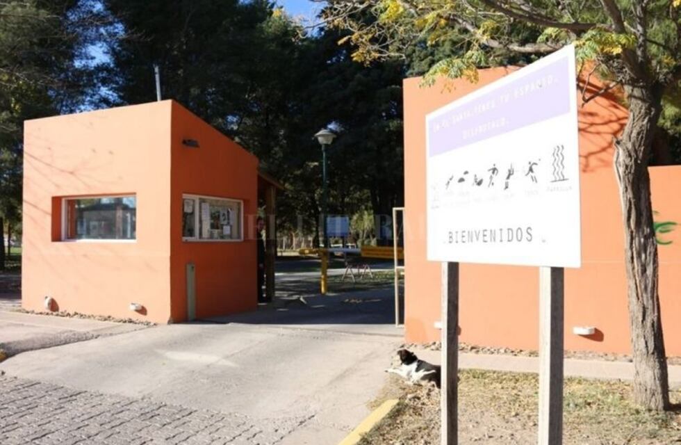 Continúa la polémica por el profesor de natación que espiaba a las alumnas con una cámara oculta
