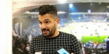 El veterano Gandolfi reaparece en la zaga central y Facundo Medina va al costado, por la lesión de Enzo Díaz\u002E