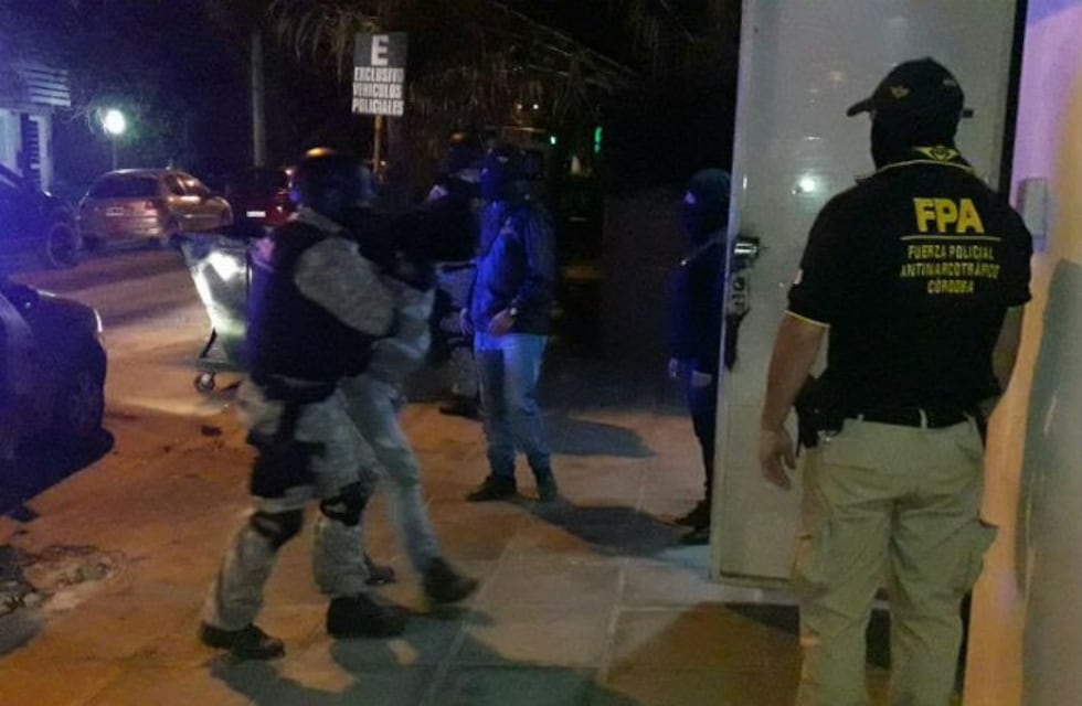 Detienen a un matrimonio en Carlos Paz que fraccionaba cocaína