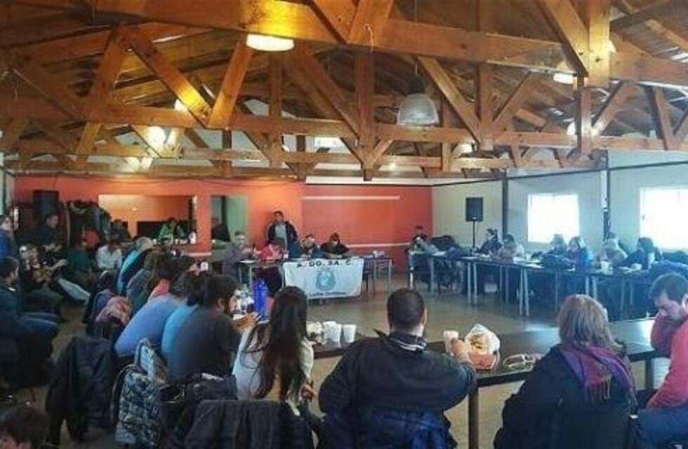 Docentes demandan la reanudación del debate salarial