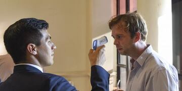 Misiones control del coronavirus\u002E Medición de la temperatura en uno de los controles realizados\u002E (web)