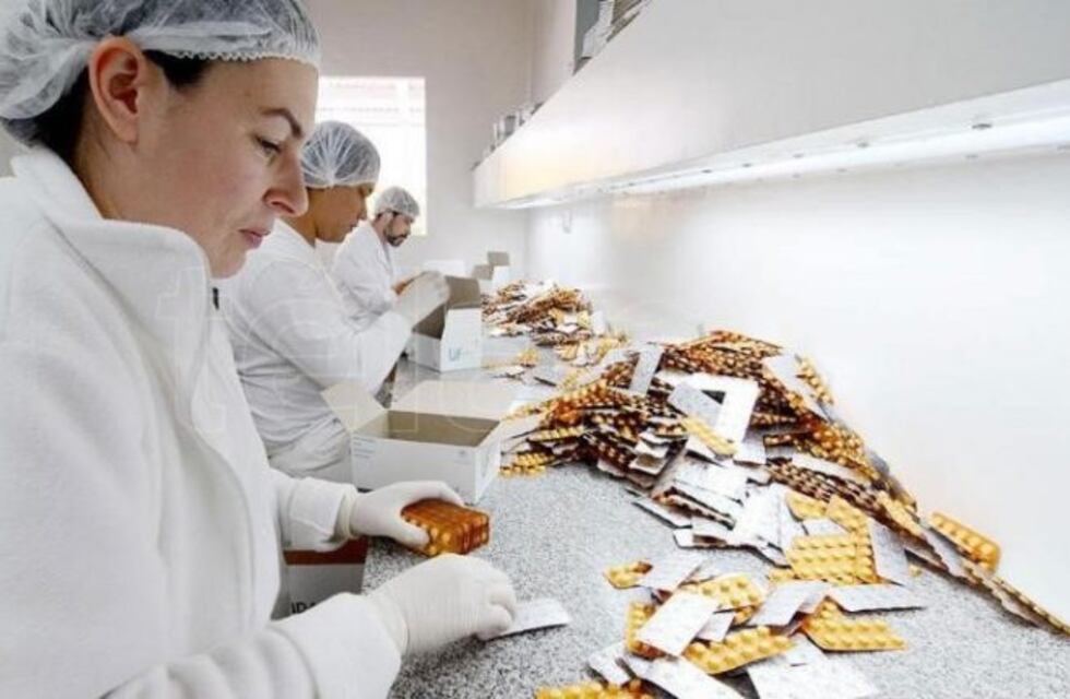 Llegan los botiquines Remediar para los CAPS, dijo Oscar Alarcón