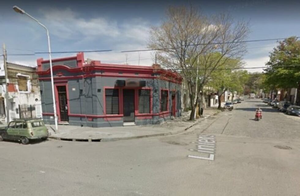 Dejaron a sus hijos encerrados en el auto y se fueron a bailar