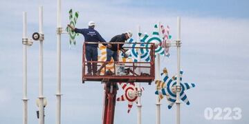 El Municipio volvió a colocar los molinos del Paseo Dávila (Foto: 0223)
