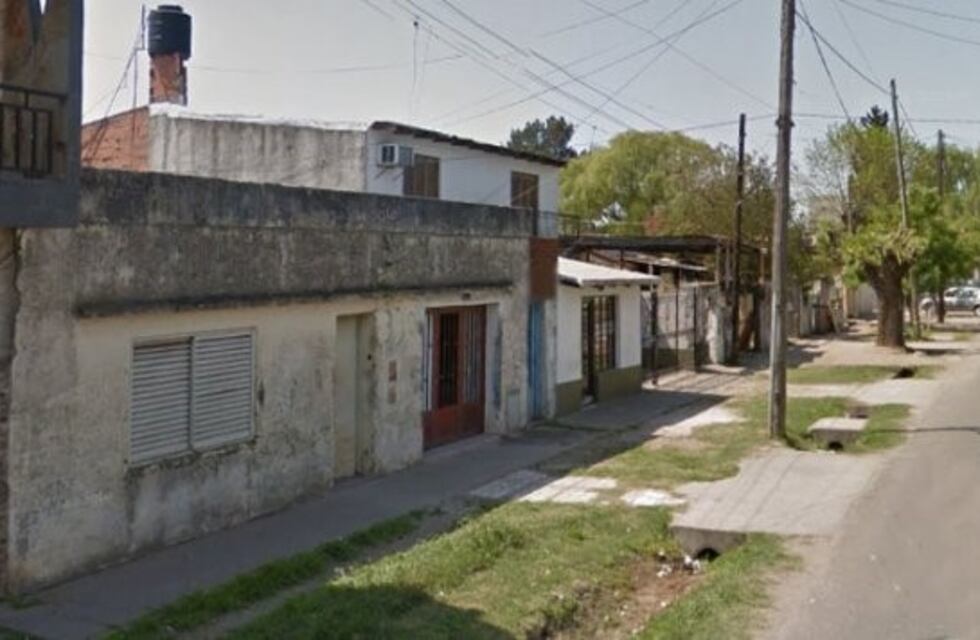 Encontraron a una mujer sin vida después de que vecinos denunciaran que su hijo la agredía