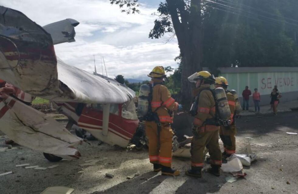 Dos pilotos argentinos sobrevivieron a un accidente aéreo en Costa Rica