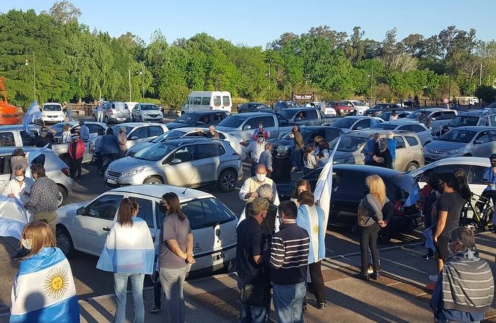 #12o: banderazo y caravana en Gualeguaychú