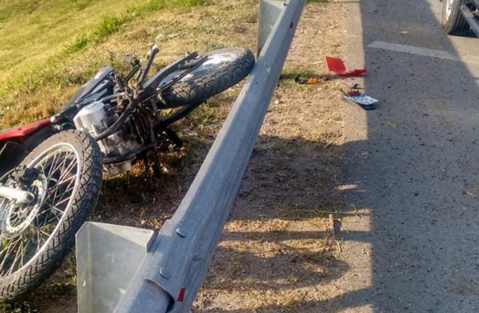 Un motociclista falleció al chocar contra un guardarrail en zona noroeste