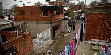 Tiene 76 años y acaba de conseguir el título de su primera casa