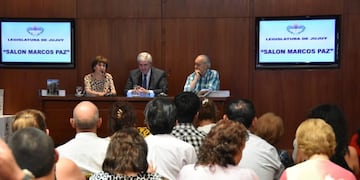 Presentaron en Jujuy la antología “Nos mester - Nuestro oficio literario”\u002E