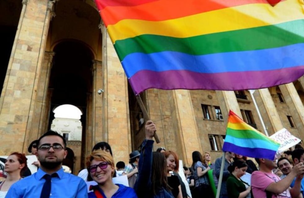 Atacaron a huevazos a mujeres trans que se manifestaban por el Día de la Mujer