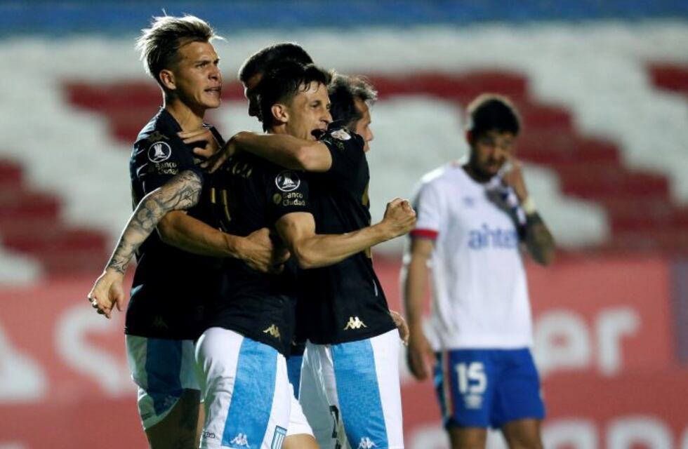 Racing le ganó 2-1 a Nacional y clasificó a octavos de final de la Copa Libertadores