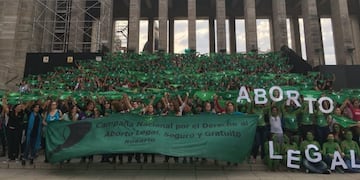 Las manifestantes decidieron concentrarse en el complejo educativo desde donde se publicó el mensaje contra la ILE\u002E (@causaorgpopular)