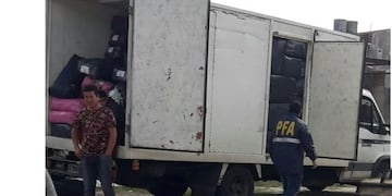 Secuestraron ropa del camión Iveco