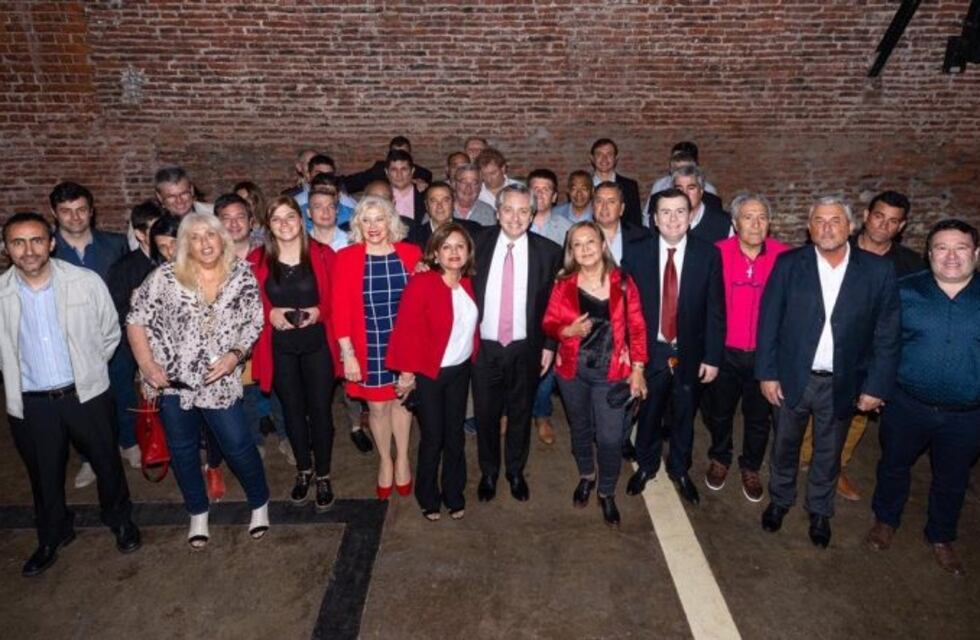 Alberto Fernández recibió a intendentes radicales cordobeses