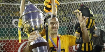 El rosarino consiguió tres títulos con el Manya en un año y medio\u002E (EFE)