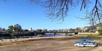 El estado del río San Antonio en la ciudad de Villa Carlos Paz\u002E (Foto: VíaCarlosPaz)\u002E