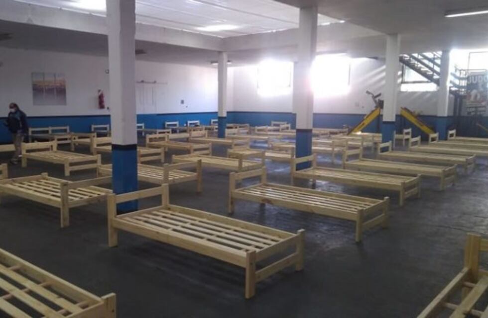 Coronavirus: instalaron las primeras camas de aislamiento en el polifuncional