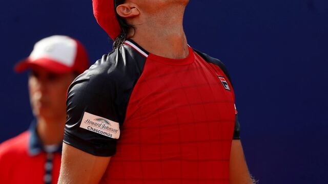 ARG026. BUENOS AIRES (ARGENTINA) 18/02/2017.- El tenista argentino Carlos Berlocq reacciona ante el japonu00e9s Kei Nishikori durante su partido de semifinales del Abierto de Tenis de la ATP de Argentina, disputado hoy, su00e1bado 18 de febrero de 2017, en Buenos