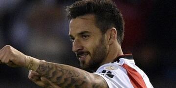 Scocco fue a su pueblo natal y se puso a trabajar en el buffet del club que preside\u002E