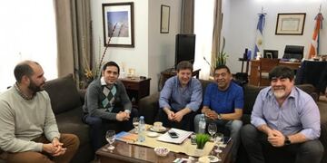 Melella y gremialistas petroleros\u002E