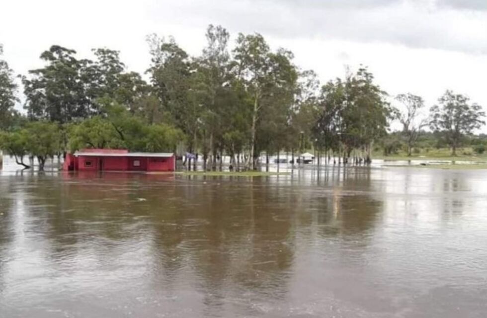 Más de 120 evacuados en Corrientes por el desborde de un río