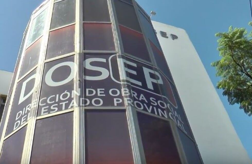 Dosep continúa con el sistema caído, largas colas y quejas