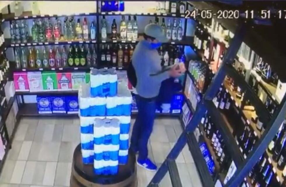 Ladrón exquisito: lo escracharon por robar whisky importado