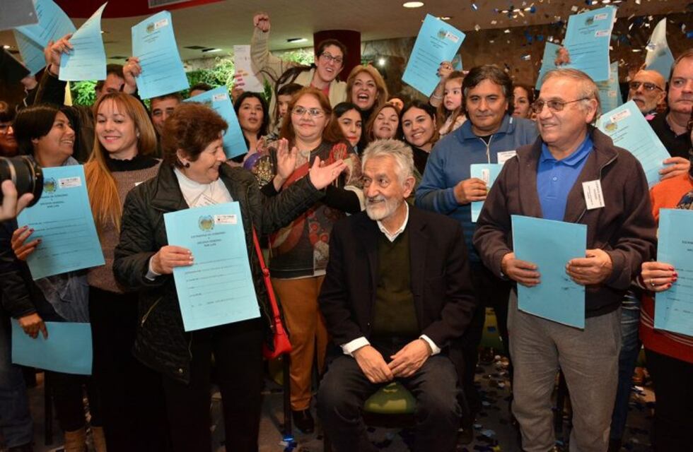 El Gobierno de San Luis entregó 100 escrituras de viviendas