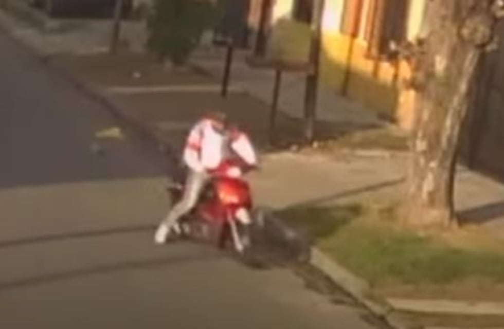 Fue víctima de un motochorro, su pelo se enganchó en una rueda y terminó internada