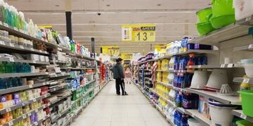 Los alimentos y bebidas en góndola se encarecieron por debajo de la media\u002E (Guillermo Nelson Bressán)