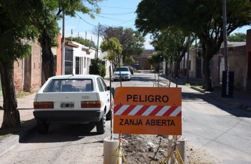Vecinos se quejan porque tienen la calle cortada hace cinco meses