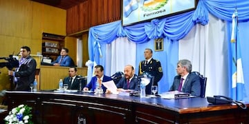 Gildo Insfrán en la Apertura de las Sesiones Ordinarias en la Legislatura, a su lado, Armando Felipe Cabrera, Presidente de la Honorable Cámara de Diputados de la Provincia de Formosa\u002E (Web)