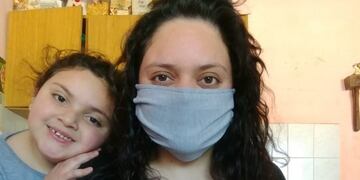 Florencia junto a su hija, celebrando su cumpleaños en aislamiento