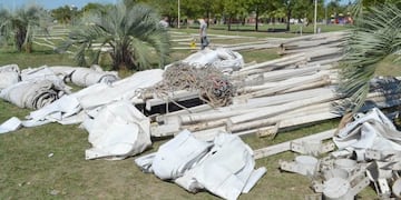 Listas las carpas para su instalación en la plazoleta Mercosur\u002E Los puesteros de Virgen de Itatí tendrán un lugar donde trabajar a partir del lunes\u002E