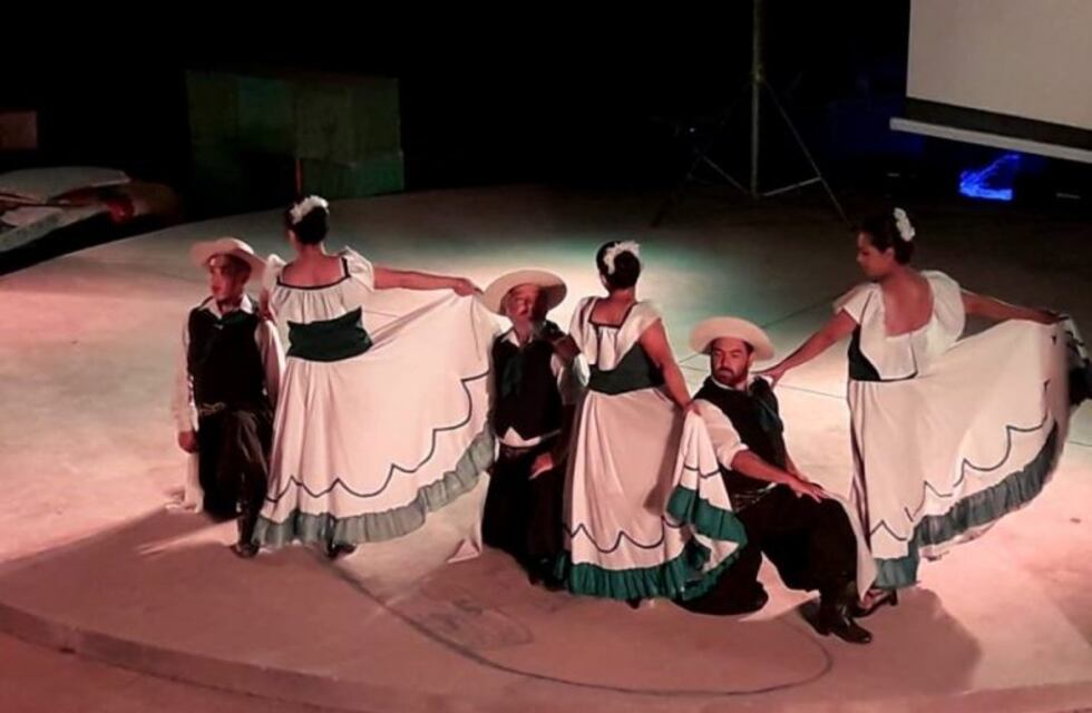 "Danza Bajo las Estrellas" colmó el anfiteatro del parque San Martín en la noche puntaltense
