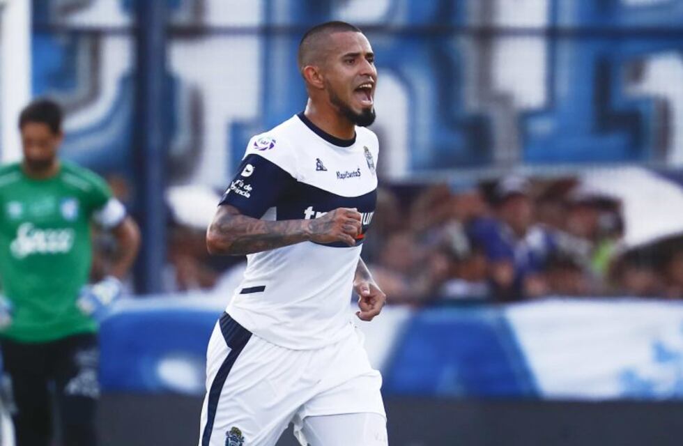 Víctor Ayala volverá al país y se suma a Gimnasia y Esgrima La Plata