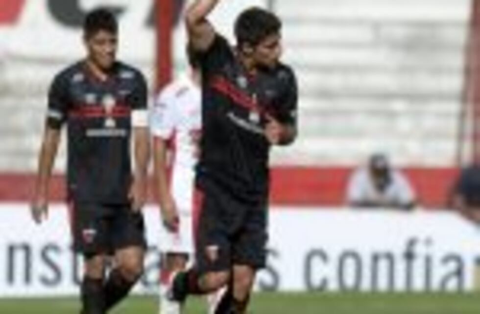 Huracán perdió 3-1 ante Colón y continúa en caída libre