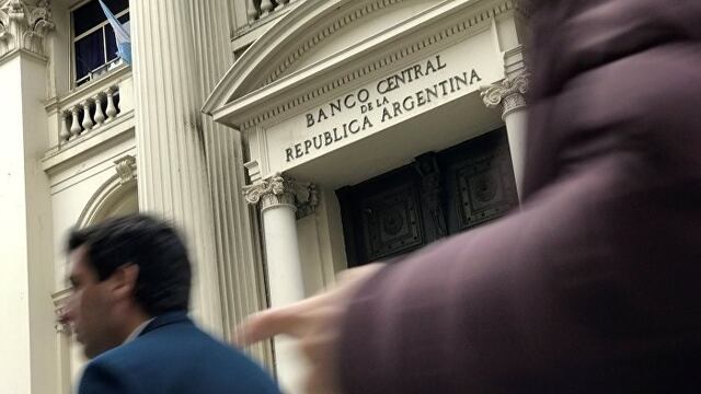 07/09/2018 Entrada del Banco Central de la República Argentina SUDAMÉRICA ARGENTINA ECONOMIA TWITTER / MARIANAKBOOM