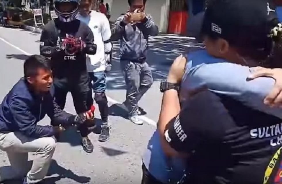 Fingió su muerte para pedirle casamiento a su novia