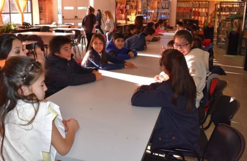 Maratón de lectura en el mes aniversario de la Biblioteca Municipal