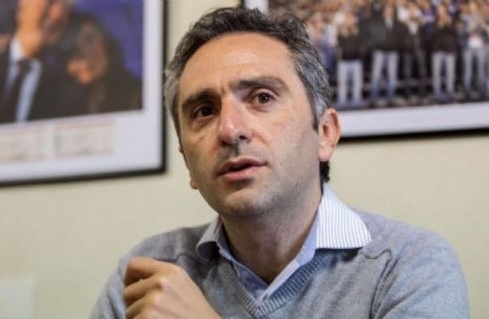 Andrés Larroque le insistió a los ocupantes de Guernica para que abandonen el lugar en dos horas