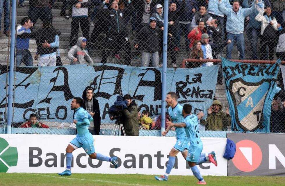 Prohíben el ingreso de cinco barras bravas de Temperley a los estadios bonaerenses por amenazas al presidente del club