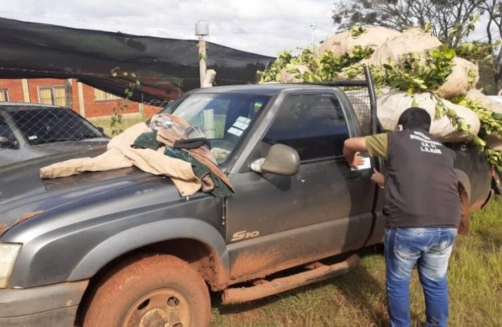 Interceptaron una camioneta con 500 kilos de yerba robada