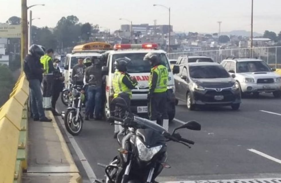 La detuvieron cuando intentaba tirarse de un puente junto a sus dos hijos