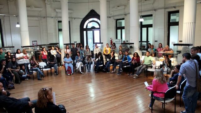 Los gremios mantienen el reclamo por deudas de hasta 100 mil pesos con algunos profesionales.