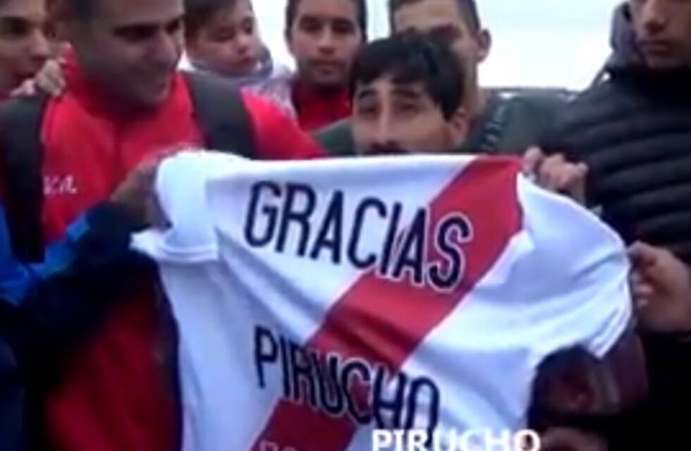 Videazo: el emotivo gesto del plantel de Villa Azalais con "Pirucho", el hincha nº 1
