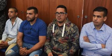 En el juicio están acusadas 25 personas, 12 sindicatos como miembros de la banda y 13 integrantes de fuerza de seguridad imputados por encubrimiento\u002E