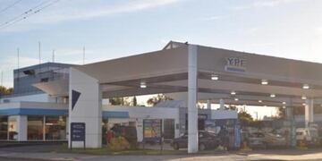 YPF Su00e1enz y Avenida Savio, San Nicolu00e1s.